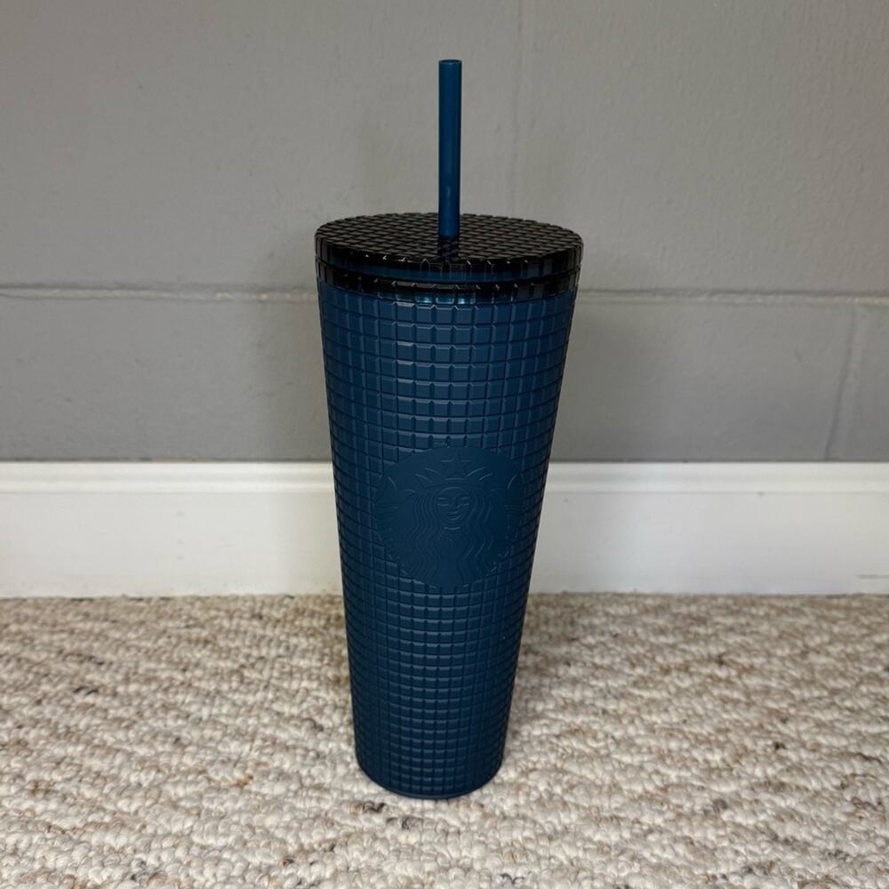 Starbucks Winter 2022 Matte Navy Blue Grid Tumbler 24oz Cold Cup EUC Coffee Cup